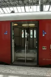 Двери поездов