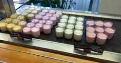Йогурты, молоко и смузи — завтрак в отеле «Си Галакси» в Сочи