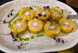 Кукуруза на гриле в ресторане «Гастро Куб» в Сочи
