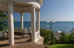 Ротонда в Сочи с видом на море