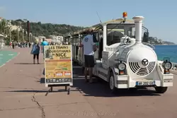 Туристический паровозик в Ницце