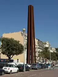 Монумент «9 линий» Бернара Венета в честь 150-летия присоединения графства Ницца к Франции