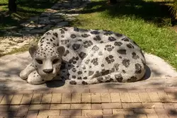 Скульптура леопарда в парке «Ривьера» в Сочи