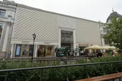 Бывший кинотеатр «Родина», теперь торгово-развлекательный комплекс