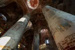 Фрески на колоннах Троицкого собора в Макарьевском монастыре