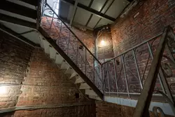 Лестница на смотровую площадку в колокольне Богоявленского собора