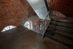 Лестница внутри колокольни Богоявленского собора в Казани