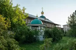 Макарьевский монастырь, ротонда на месте захоронения игумена Авраамия