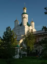 Надвратная церковь Архангела Михаила Макарьевского монастыря