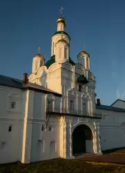 Надвратный Архангельский храм 
