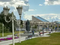 Парк Тысячелетия в Казани, вид на театр имени Галиасгара Камала