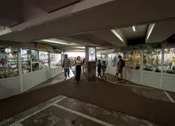 Подземный переход под «Кольцом» — исторически место скопления ларьков с самыми разными товарами