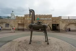 Скульптура «Конь-страна» на улице Баумана
