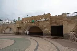 Вход в станцию метро «Кремлёвская» в Казани