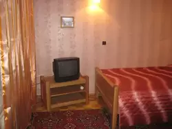 Гостиница «Ярославия» — неплохая 2-х спальная кровать и телевизор