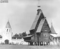 Кострома, Церковь Преображения из села Спас-Вёжи, 1628 г. Находилась в Ипатьевском монастыре. Сгорела в сентябре 2002 г.