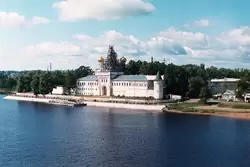 Ипатьевский монастырь — вид с моста