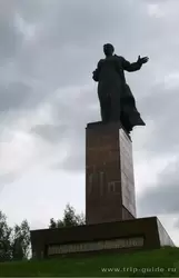 Памятник Муллануру Вахитову