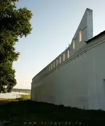 Стена монастыря