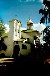 Псков, Псково-Печерский монастырь, Никольская церковь