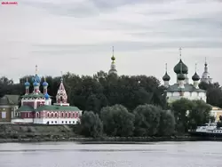 Вид на Угличский кремль с борта теплохода