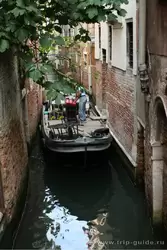 Хозяйственный кораблик на канале