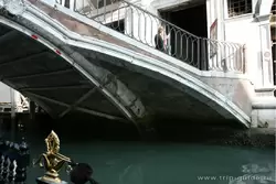 Интересный мостик в Венеции