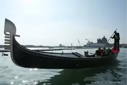Отправление гондолы в Венеции