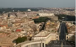 Вид на дворец Папы Римского