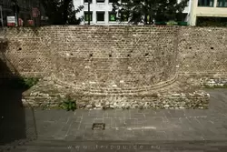 Остатки Римской крепостной стены