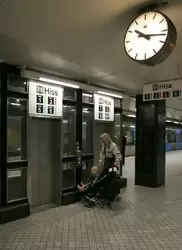 Лифт в метро Стокгольма