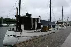 Корабли на набережной Страндвэген в Стокгольме