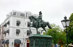 Гаага, статуя Вильгельма Оранского