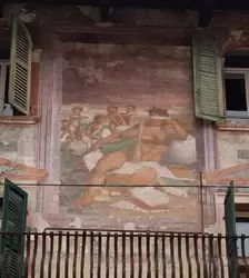 Дом Маццанти украшают фрески Альберто Кавалли, изображающие аллегории хорошего управления, милосердия, зависти и невежества