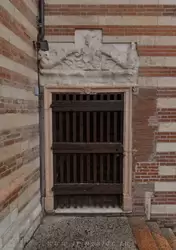 Дворец Коммуны — когда Верона оказалась под властью Венеции в здании размещались суды, нотариат и тюрьма