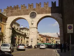 Ворота делла Бра (Portoni della Bra, ворота на площади Бра)