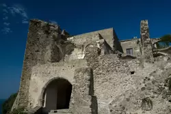 Развалины Арагонского замка
