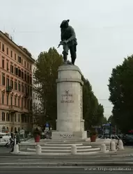 Памятник Bersaglieri (вид пехоты в армии Италии)