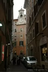 Обычная улочка в центре Рима