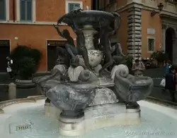 Фонтан с черепахами в Риме