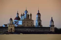 Ростов Великий, Спасо-Яковлевский монастырь. Восход