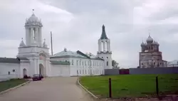 Ростов Великий, Спасо-Яковлевский монастырь и церковь Спаса-на-Песках