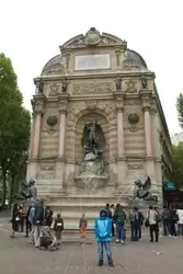 Фонтан Сент Мишель в Париже