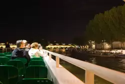 На кораблике по ночному Парижу