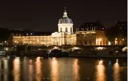 Институт Франции ночью фото