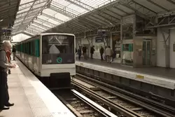Метро в Париже — некоторые ветки метро идут над землей