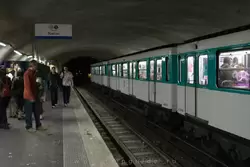 Вагоны метро в Париже