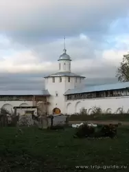 Крепостные башни Никитского монастыря