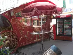 Торговый павильон в виде кареты