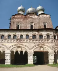 Сергиевская надвратная церковь